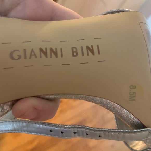 Gianni Bini Size 8.5 Silver Heel 🤍 - Picture 4 of 4